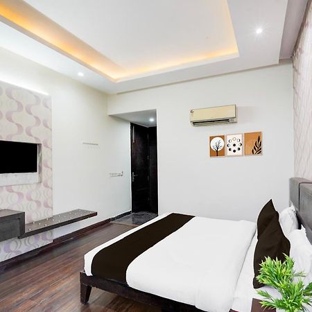 Super Townhouse Sector 51 Noida Near Metro Station Hotell Exteriör bild