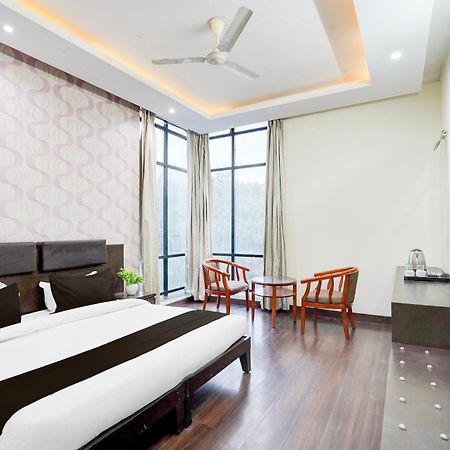 Super Townhouse Sector 51 Noida Near Metro Station Hotell Exteriör bild