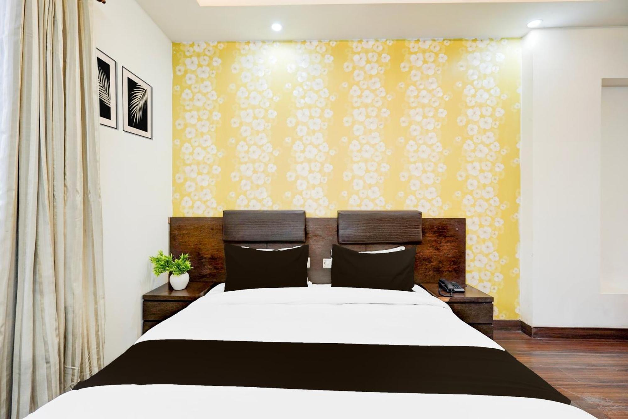 Super Townhouse Sector 51 Noida Near Metro Station Hotell Exteriör bild