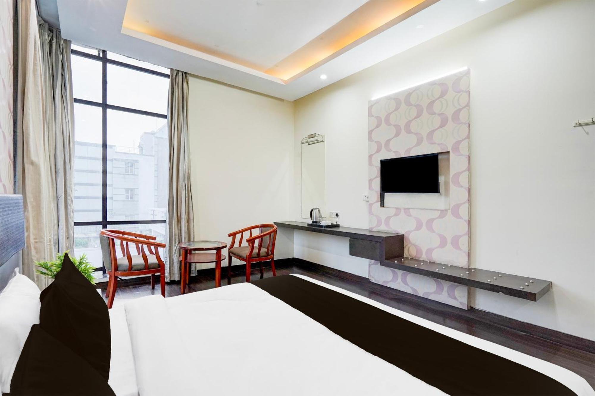 Super Townhouse Sector 51 Noida Near Metro Station Hotell Exteriör bild
