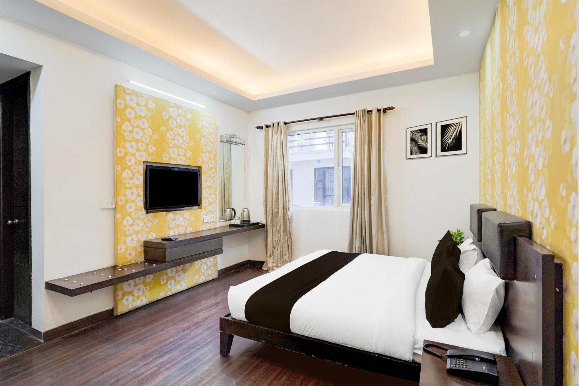 Super Townhouse Sector 51 Noida Near Metro Station Hotell Exteriör bild