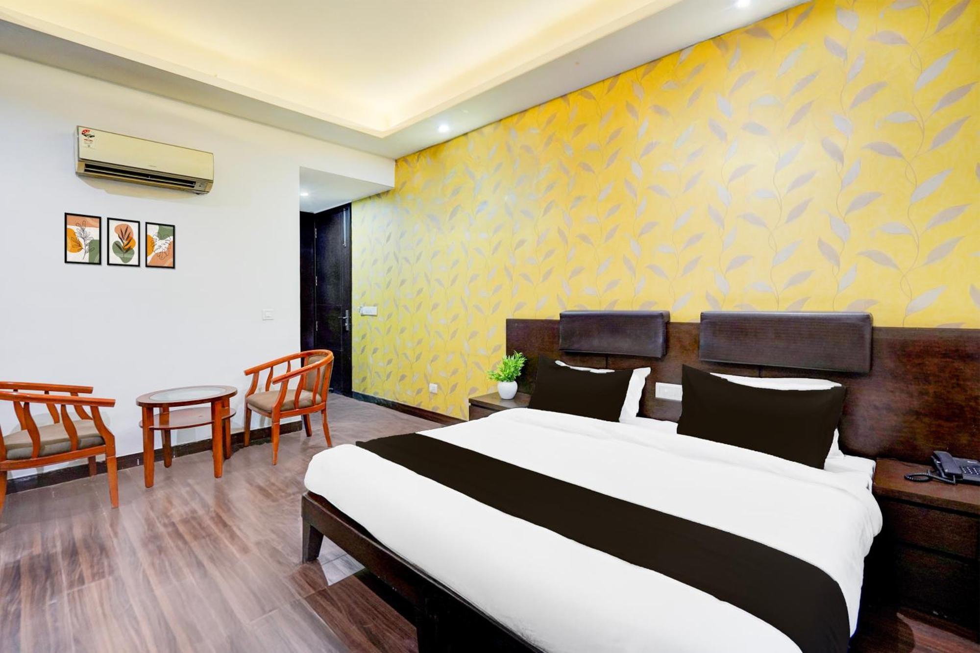 Super Townhouse Sector 51 Noida Near Metro Station Hotell Exteriör bild