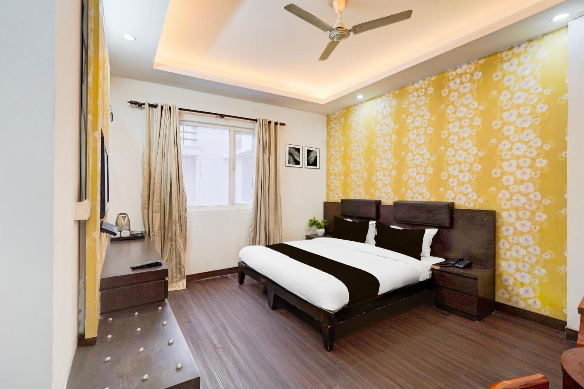 Super Townhouse Sector 51 Noida Near Metro Station Hotell Exteriör bild