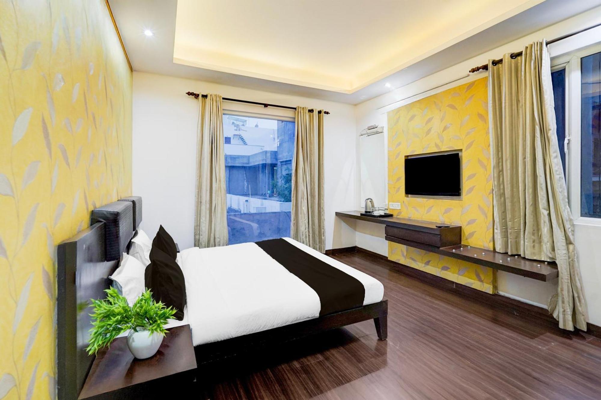 Super Townhouse Sector 51 Noida Near Metro Station Hotell Exteriör bild