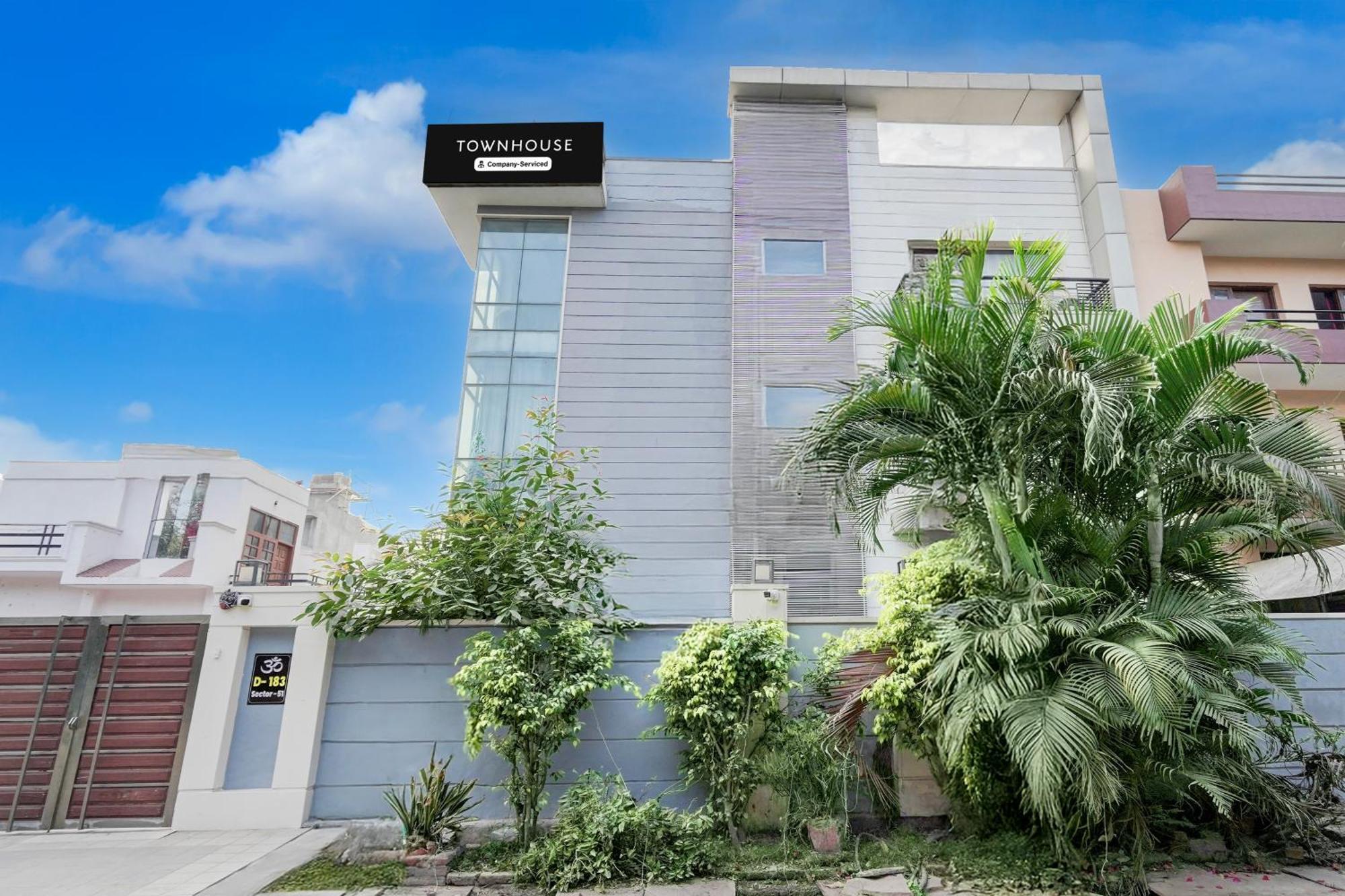 Super Townhouse Sector 51 Noida Near Metro Station Hotell Exteriör bild