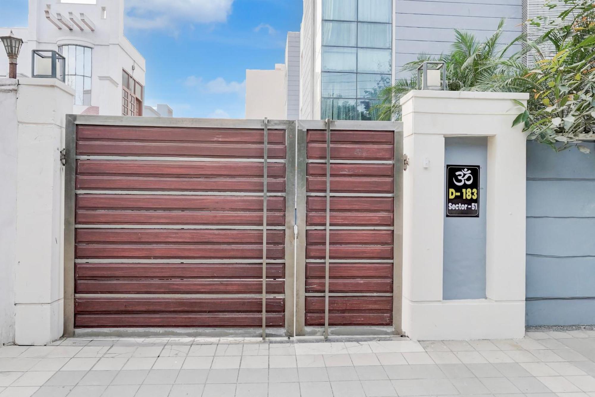 Super Townhouse Sector 51 Noida Near Metro Station Hotell Exteriör bild