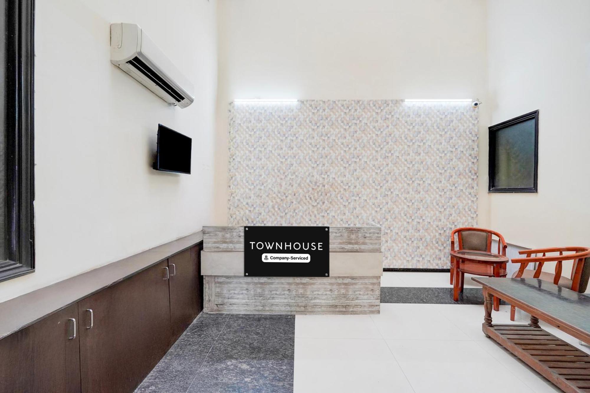 Super Townhouse Sector 51 Noida Near Metro Station Hotell Exteriör bild
