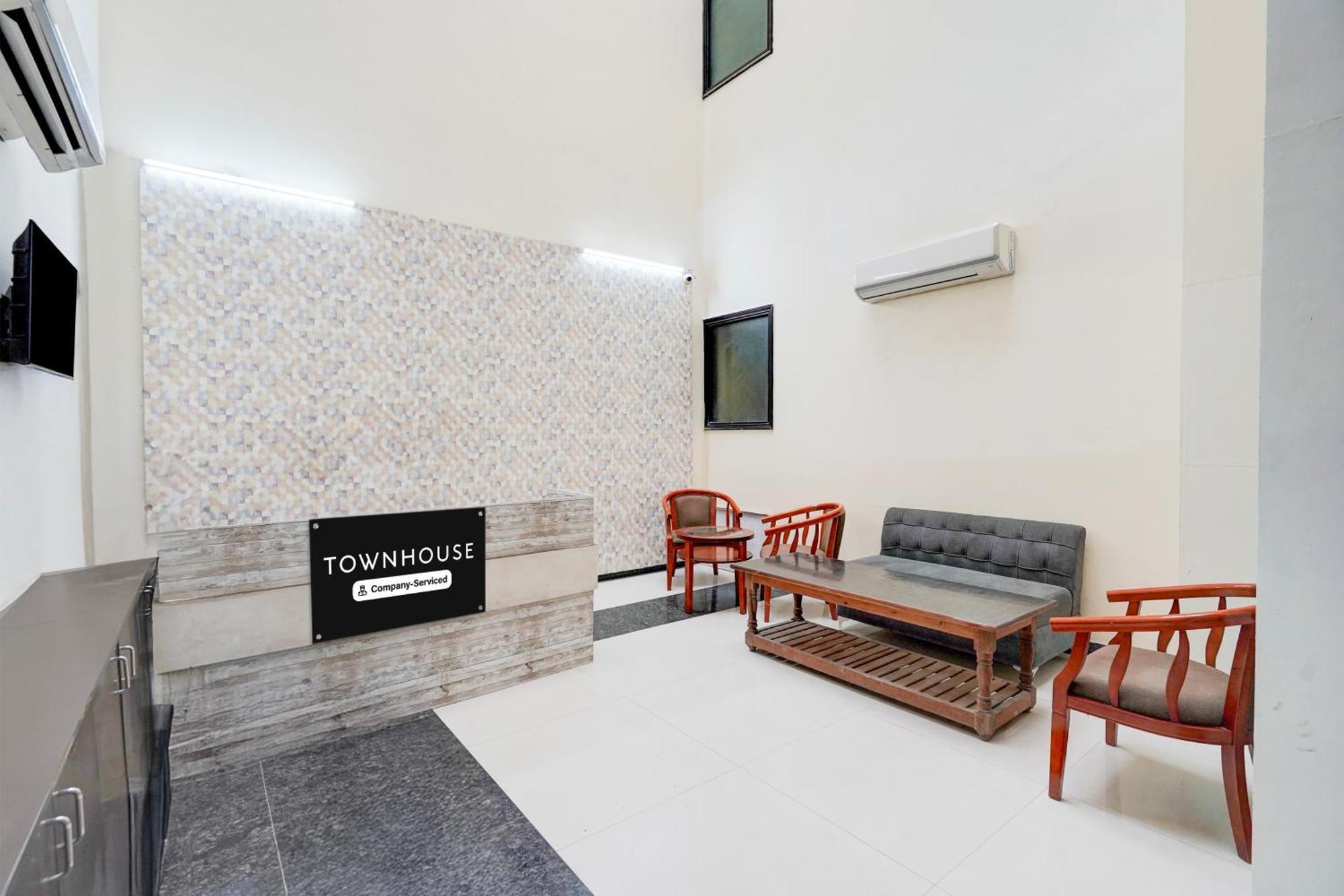 Super Townhouse Sector 51 Noida Near Metro Station Hotell Exteriör bild