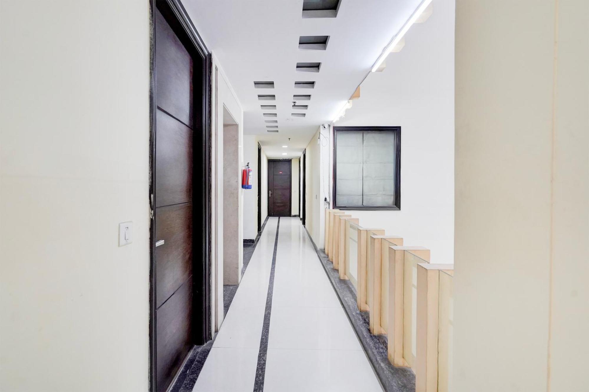 Super Townhouse Sector 51 Noida Near Metro Station Hotell Exteriör bild