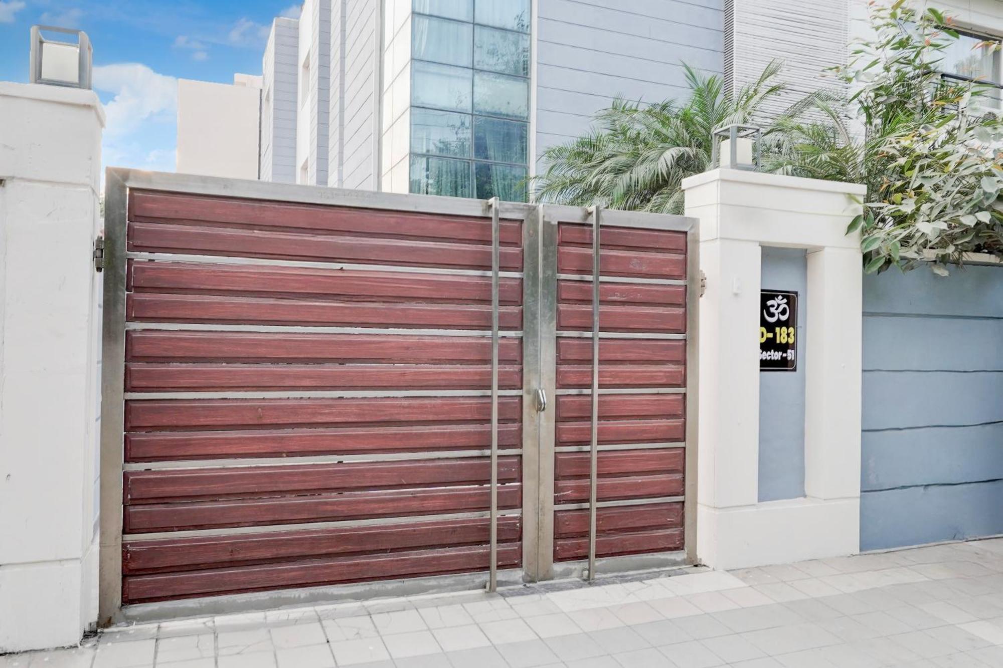 Super Townhouse Sector 51 Noida Near Metro Station Hotell Exteriör bild